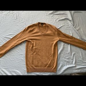 J crew Men’s 100% wool XS tan v-neck sweater